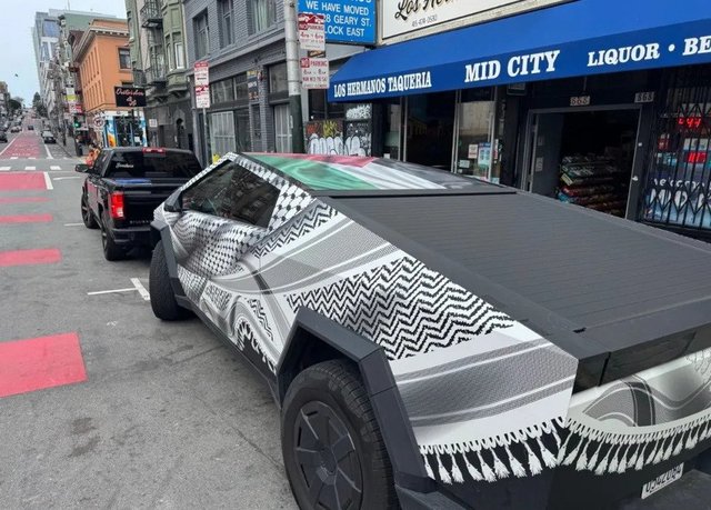 teslaKeffiyeh.jpg